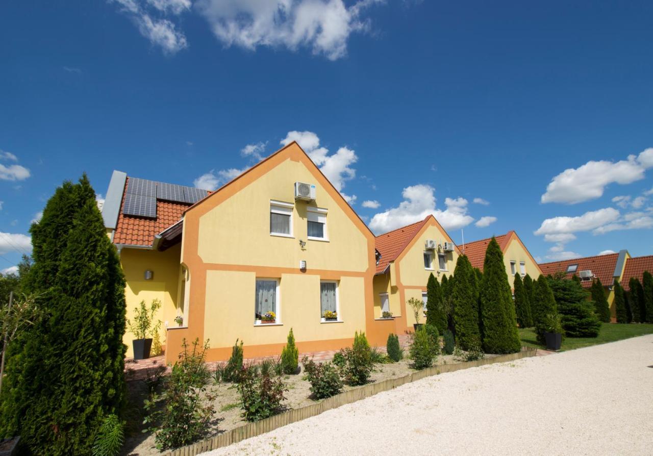 Penzion Ponty-Lak Panzio Dávod Exteriér fotografie